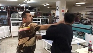 Çırağına dayak atıp kameraya aldırdı