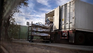 Corona virüsünde korkutan görüntü: Kamyonlarla üst üste cenaze taşıyorlar