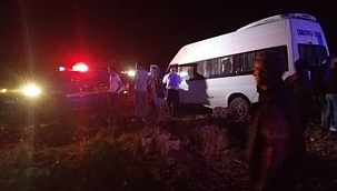 Traktör ile yolcu minibüsü çarpıştı: 8 yaralı