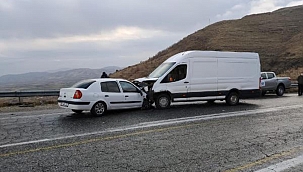 Batman'da otomobil ile minibüs çarpıştı; sürücüler yaralı