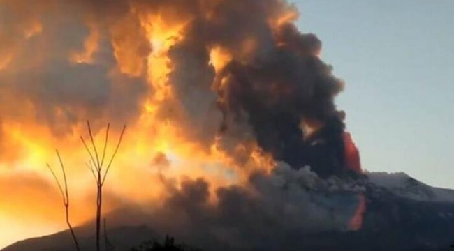 Son Dakika: İtalya'da Etna Yanardağı'nda şiddetli patlama