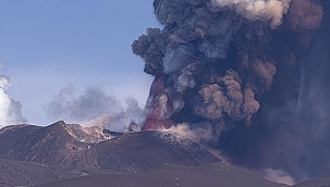 Etna Yanardağı yeniden faaliyete geçti