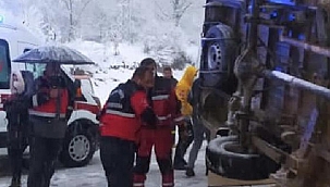 İşçileri taşıyan minibüs devrildi! Yaralılar var