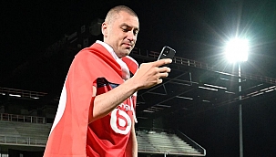 Burak Yılmaz, Fransa'da manşetlerde! Lille'i şampiyonluğa götürdü...