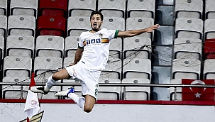 Son Dakika: Salih Uçan, Alanyaspor'dan ayrıldığını açıkladı