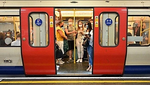 Aşılar İşe Yaramıyor mu? İngiltere'de günlük vaka sayısı 50.000'in üzerine çıktı