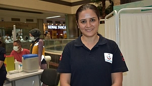 Bakan Koca'nın paylaşımındaki Batmanlı Meral hemşire: Kızımı aşılarken canı yanacak diye korktum