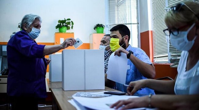 Bulgaristan'da halk erken genel seçim için sandık başına gitti