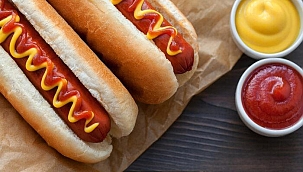 Dünya rekoru kırdı! 10 dakikada 76 sosisli sandviç yedi