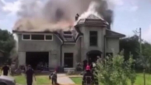 Ukrayna'da uçak evin çatısına düştü: 4 ölü