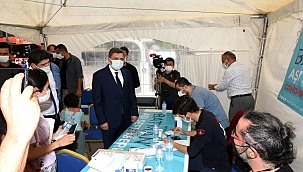 Vali, Artan Covid-19 Vakalarına Dikkat Çekerek Vatandaşları Aşı Yapmaya Davet Etti