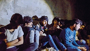 Afgan göçmenlerin 'Bekleme evleri'ne baskın