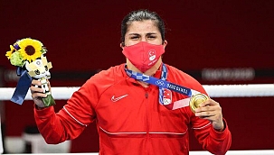 Tokyo 2020: Busenaz Sürmeneli boksta Olimpiyat şampiyonu oldu