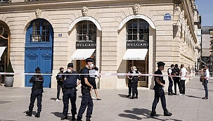 Paris'te ünlü kuyumcu mağazasından 10 milyon euroluk mücevher çalındı