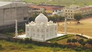 Hintli adam, eşi için 3 yılda kendi Tac Mahal'ini yaptı