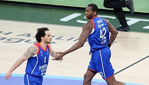 Anadolu Efes Maccabi Tel Aviv'e fark attı