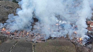 "Ciddi bir yangın!" Kastamonu'da köy alevlere teslim oldu! Havadan böyle görüntülendi