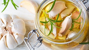 Sarımsak ve zeytinyağının bilinmeyen bir faydası daha ortaya çıktı! Yüksek ateşe karşı...