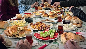Ramazan'da sağlıklı kalmanın ipuçları... Sağlıklı sahur ve iftar menüsü