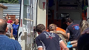 Annesi içerideyken benzin döküp evi ateşe verdi! 'Evi yaktım, gidin söndürün'