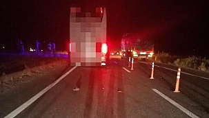 Diyarbakır'da Kaza sonrası aracını kontrol eden TIR şoförü, otobüsün altında kalarak öldü