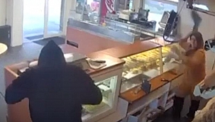 Hollanda'da Gündem Konyalı Latife Peker. Dükkanını Soymaya Gelen Palalı Hırsızı Temizlik Beziyle Kovaladı