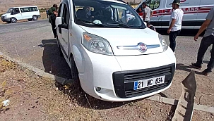 Gercüş'te araç refüje çarptı: 5 yaralı