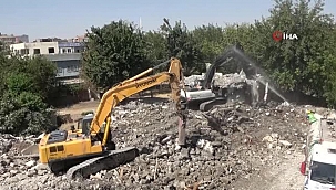 İluh Deresinde kentsel dönüşüm yıkım çalışmaları başladı