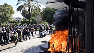 Lübnan'da ortalık karıştı! Halk banka şubelerini ateşe verdi