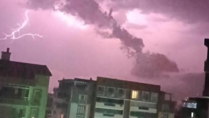 Şiddetli yağış uyarısı yapılmıştı! Şimşekler geceyi böyle aydınlattı