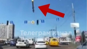 Ukrayna'da otoyolun ortasına füze düştü