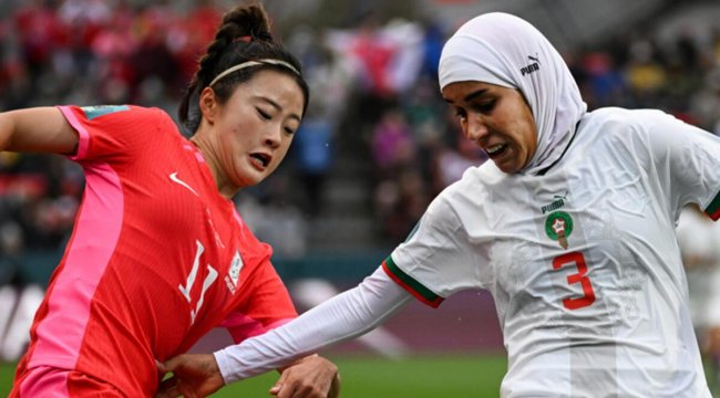 Dünya Kupası tarihinde ilk başörtülü futbolcu