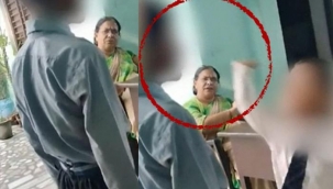 Vahşi Öğretmen Hindulara Müslüman öğrencisini tokatlattı