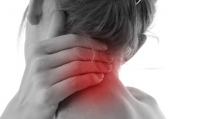 Ense ağrısı yaşayanlar dikkat: Sakın hafife almayın! Ciddi hastalıkların belirtisi