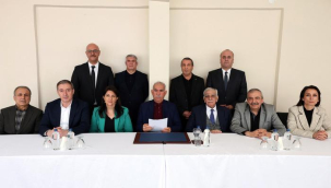 İmralı görüşmesinin fotoğrafında dikkat çeken 'mikrofon' detayı! Görüntüde yer alan diğer 3 kişi kim?