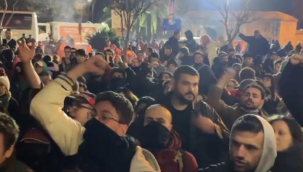 Slogan atarak İBB binasına girmeye çalıştılar! Saraçhane'de gergin anlar