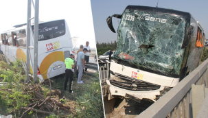 Antalya'da tur otobüsü köprü bariyerleri arasında sıkıştı