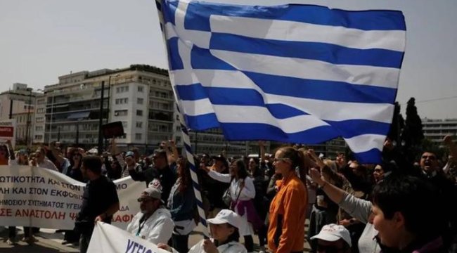 Protesto ve grevlere rağmen onaylandı, Yunanistan'da mesai 13 saate yükseldi