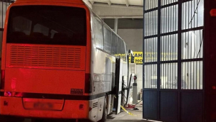 Bakımını yaptığı otobüsün altında kalan işçi, hayatını kaybetti