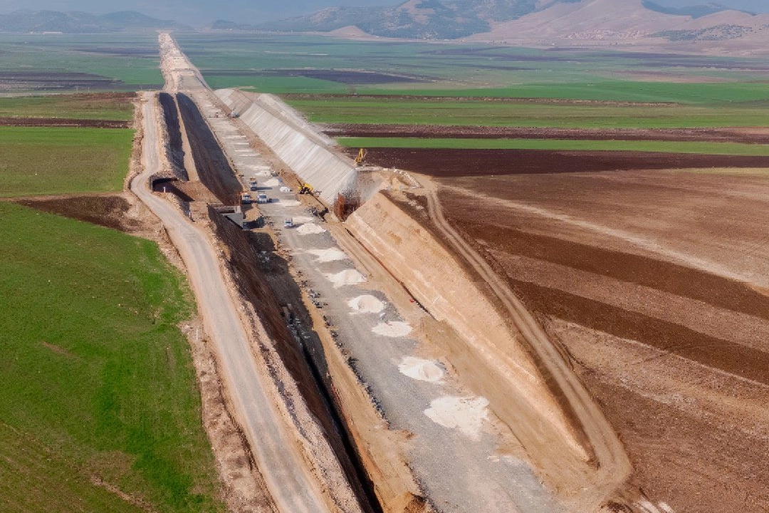 Akdeniz'i Güneydoğu'ya bağlayacak dev projede yüzde 81 ilerleme