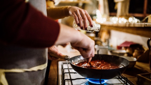 Evde yemek yapmak demans riskini azaltabilir