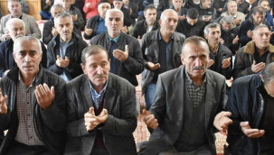 20 günlük nöbet çare olmadı: Camide toplanıp hasat duası yaptılar